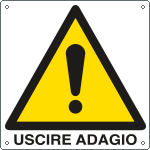 [E400107X] E400107X - Cartello pericolo uscire adagio EN ISO 7010