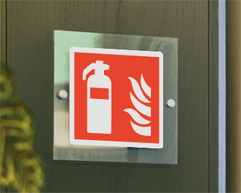 SEPE15107W - targa Plexi monofacciale Estintore EN ISO 7010 F001