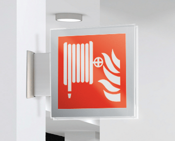 SEPE15115BW - targa Plexi bifacciale Lancia antincendio EN ISO 7010 F002