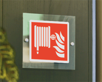 SEPE15115W - targa Plexi monofacciale Lancia antincendio EN ISO 7010 F002