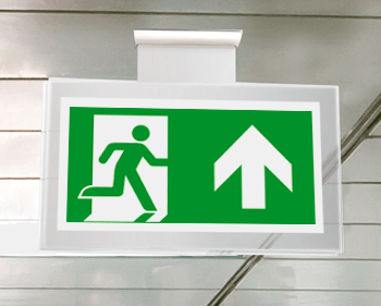 SEPE715103SR - targa PLexiglass sospesa uscita di emergenza avanti EN ISO 7010 E002