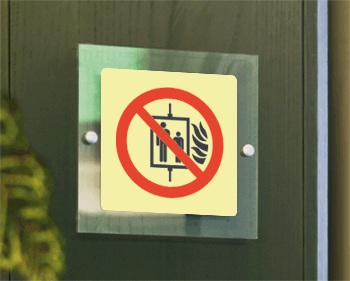 [SEPSE1347W] SEPSE1347W - targa Plexi monofacciale  Vietato uso ascensore EN ISO 7010 P020