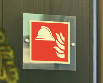 [SEPSE15111W] SEPSE15111W - targa Plexi monofacciale  Presidio Antincendio EN ISO 7010 F004