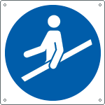 [E1397K] E1397K - Cartello obbligo usare il corrimano solo simbolo EN ISO 7010